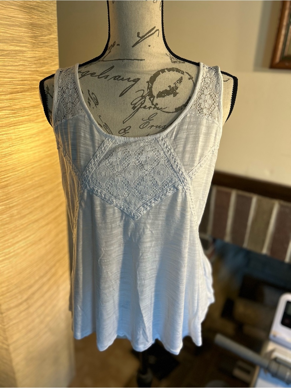Cable & Gauge White Lace-Trim Tank Top